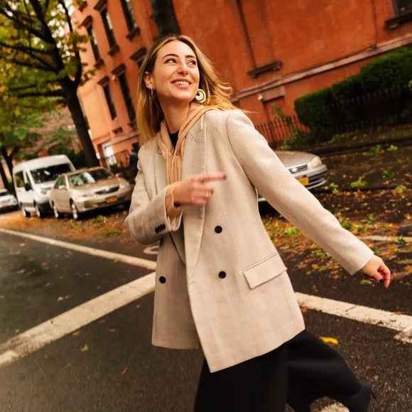 Meet your Posher, Amanda - Picture 1 of 1